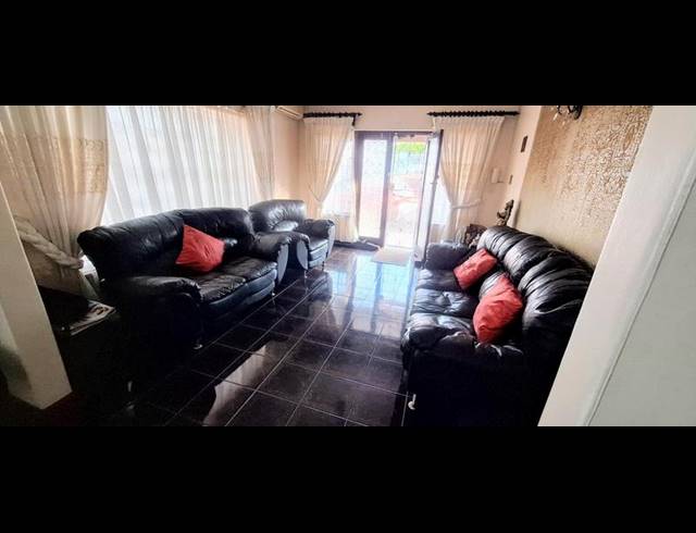 6 BEDROOM HOUSE FOR SALE IN RESERVOIR HILLS